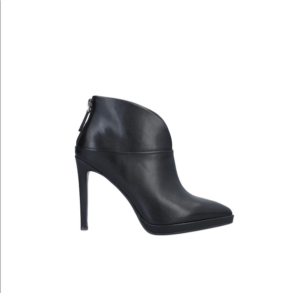 Lola Cruz Black Leather Ankle Boot - Picture 4 of 6